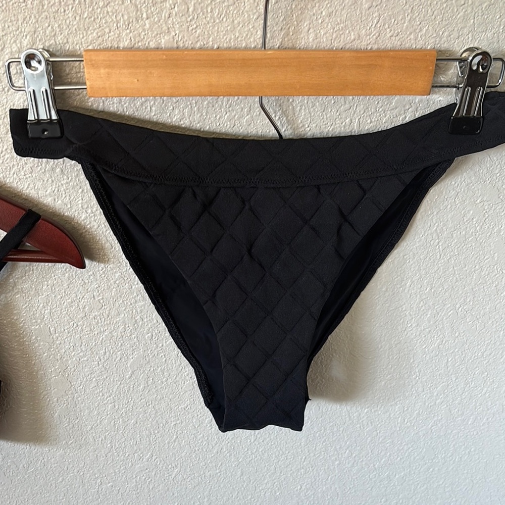 Black Lululemon quilted bikini with